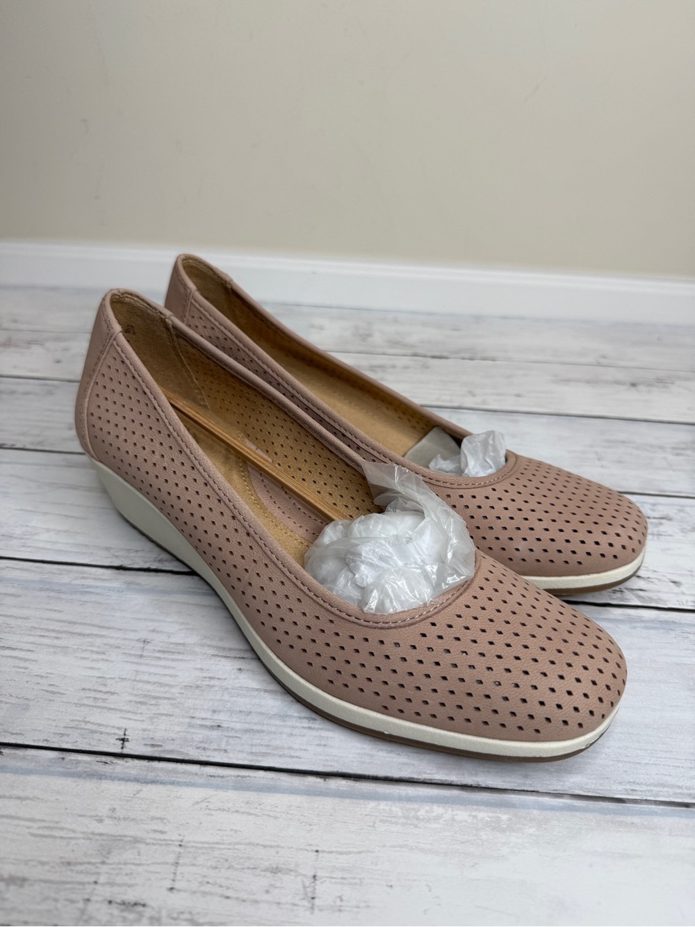 Naturalizer Perforated Wedge Flats in Blush